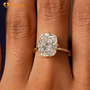 Anello di fidanzamento <span class=keywords><strong>solitario</strong></span> da donna in <span class=keywords><strong>oro</strong></span> 14k con <span class=keywords><strong>diamante</strong></span> coltivato in laboratorio taglio cuscino da 5,05 carati - Product Image 4