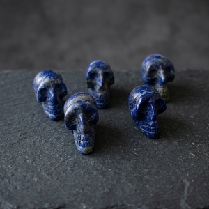 Crâne en cristal sculpté en pierre précieuse naturelle Lapis Lazuli, sculpture en pierre semi-précieuse, figurine de cristal de guérison Reiki, artisanale 2 - Product Image 1