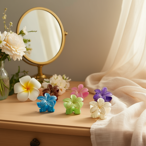 Fermaglio per capelli a forma di fiore di frangipani con scaglie dorate da 8 cm - Product Image 3