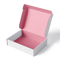 Caja de correo corrugado en relieve con logotipo personalizado ecológico, MOQ bajo, materiales reciclados rosas, embalaje de calcetines, caja de regalo personalizada