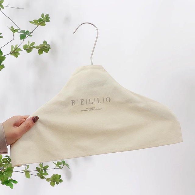 Wholesale Non-Slip Dustproof Seamless Garment Cover for Clothing Hanger Luxury Style Children's Women's Clothing Rack