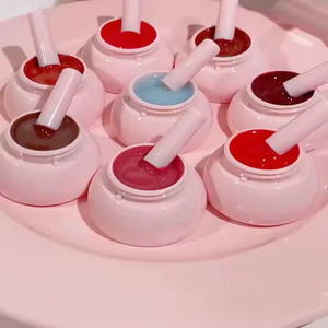 Brillo Labial Vegano de Lujo HQ, Mezcla de Ingredientes Herbales, Etiqueta Privada, Acabado Brillante, Larga Duración, Resistente al Agua, Color Rosa Claro, Personalizable - Product Image 2