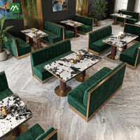 Ensemble de meubles modernes pour café, restaurant, table ronde en marbre avec base en métal, fauteuils verts et canapé en tissu