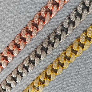 Accesorios de Lujo de Alta Calidad para Mascotas Collar de Cadena Cubana de Metal de 20mm de Ancho con Diamantes de Imitación para Perro y Gato - Product Image 4