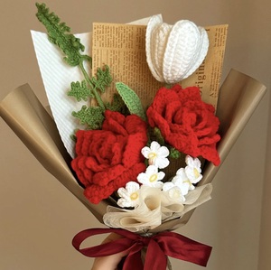 Bouquet di Fiori Fatti a Mano all'Uncinetto: Rose, Tulipani e Margherite Eterne, Lunghezza Personalizzabile, Romantico e Sognante per Laurea e Casa - Product Image 3