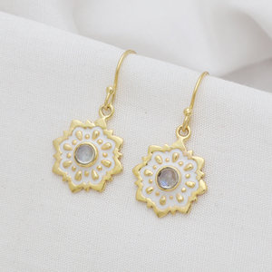 Pendientes de piedra lunar arcoíris clásicos elegantes de bajo precio hechos a mano Plata de Ley 925 para bodas Proveedor de joyería al por mayor - Product Image 2