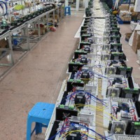 Boîtier de distribution HMI sur mesure 440V 630A haute performance à double porte IP54 avec serrure hybride pour hubs d'automatisation industrielle
