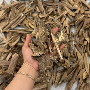 Vente en gros de copeaux d'agarwood du Vietnam 100% naturels, encens oud, perles de bois les plus vendues, forme cosmique - Product Image 1