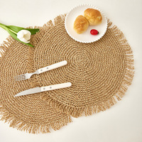 Set de table circulaire antidérapant au crochet, style minimaliste moderne, avec bords à pompons, pour assiettes et sous-verres, décoration créative d'ambiance