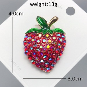 Broche fraise mignonne unisexe en strass, accessoire vestimentaire pour fêtes, occasions décontractées et mariages - Product Image 2