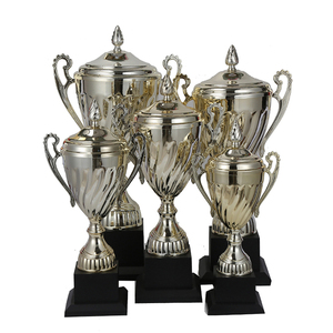 Collezione Yiwu tazza di metallo <span class=keywords><strong>e</strong></span> stelo di plastica trofei <span class=keywords><strong>e</strong></span> placche in metallo calcio trofeo in metallo per il calcio - Product Image 1