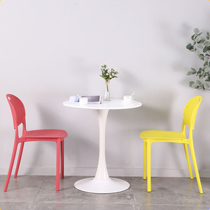 <span class=keywords><strong>Sedia</strong></span> Impilabile <span class=keywords><strong>da</strong></span> Pranzo in Plastica di Polipropilene con Schienale Traforato <span class=keywords><strong>Sedia</strong></span> <span class=keywords><strong>da</strong></span> Ristorante <span class=keywords><strong>Sedia</strong></span> per Esterni Giardino e <span class=keywords><strong>Balcone</strong></span> - Product Image 5