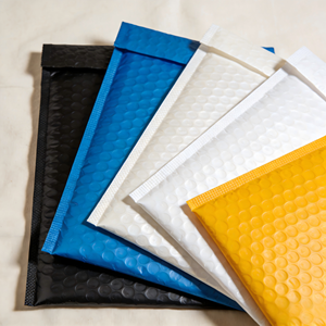 Sobres de Burbuja Ecológicos, Impermeables y Anti-Golpes de Color Menta Brillante de Guandu Poly para Envíos de Pequeñas Empresas - Product Image 1