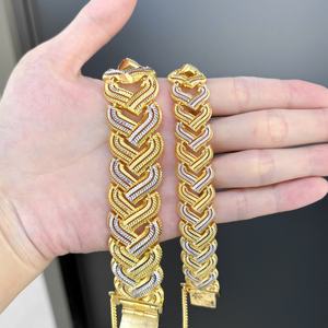 Bracelet tendance en laiton plaqué or 24 carats de Jxx Fashion Jewelry pour femmes, bracelets ou joncs à breloques géométriques - Product Image 2