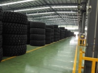 Pneus industriels pleins neufs Konok 385/95R25 pour camions-bennes, chargeurs et engins miniers – Jantes et pneus pleins les plus vendus en Chine