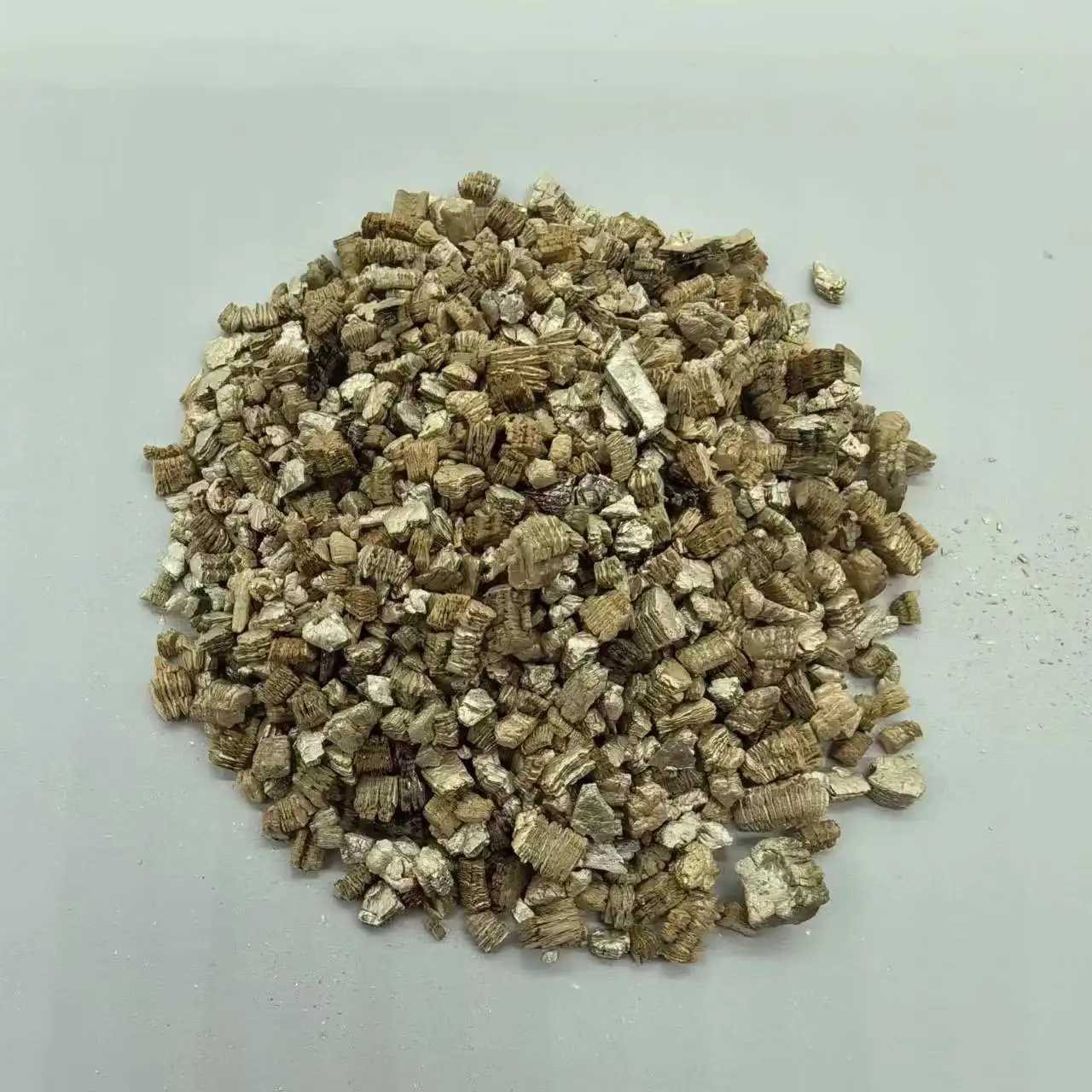 Utilizzato per l'impianto di vermiculite per pastiglie dei freni vermiculite superfine per materiale di attrito in polvere di vermiculite espansa