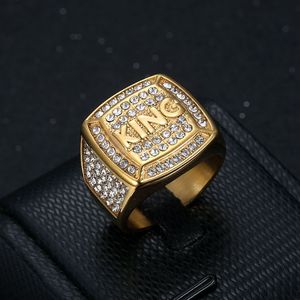 Anillo <span class=keywords><strong>de</strong></span> Dedo KING <span class=keywords><strong>de</strong></span> Acero Inoxidable con Baño <span class=keywords><strong>de</strong></span> Oro PVD <span class=keywords><strong>de</strong></span> 18k y Diamantes <span class=keywords><strong>de</strong></span> Imitación <span class=keywords><strong>para</strong></span> Hombre, Estilo Hip Hop - Product Image 3