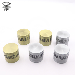 Molino de Hierbas Metálico Joli de 4 Capas con Rayas Verticales en Varios Tamaños para Tiendas de Fumadores, Productos para Fumar, Suministros, Molinillo de Tabaco Personalizado - Product Image 3