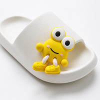 Breloques de sabot en PVC personnalisées de luxe, motif grenouille de dessin animé mignonne, avec décorations de boutons floraux, accessoires de chaussures détachables