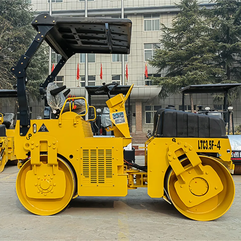 LUTONG LTC3.5F 3.5Ton Road Construction Mini Vibratory Double Drum Road Roller in South America