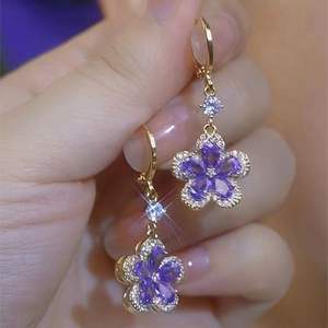 Pendientes de Lujo de Alta Gama 2026, Elegantes, de Aleación, con Diseño de Borla de Pétalos, Versátiles, Ligeros, Estilo Europeo Americano, Color Morado - Product Image 5