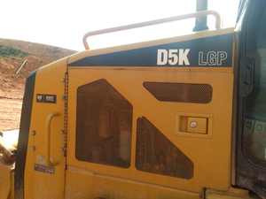 Excavadora sobre orugas D5H usada, de Japón, precio bajo, D5H, a la venta en Shanghai - Product Image 4