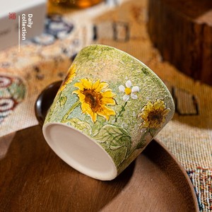แก้วกาแฟเซรามิกสไตล์ INS ลายดอกทานตะวันแบบสาวหวาน งานแฮนด์เมดจากเมืองจิ่งเต๋อเจิ้น ของสะสมเก่า งานแกะสลักนูน 3 มิติ ของแท้ - Product Image 3