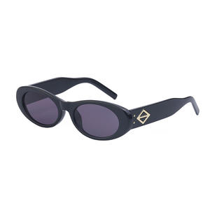 Lunettes de soleil unisexes à monture petite, verres PC UV400, protection solaire de classe 2, tendance pour hommes et femmes - Product Image 2