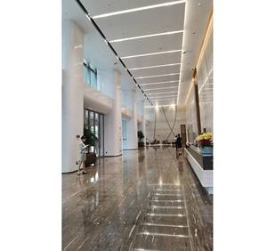 แผ่นหินควอตซ์สีเทาหรูหราแผ่นพื้นขัดเงาทันสมัยกันน้ำสำหรับแผ่นผนังในร่มปรับขนาดได้สำหรับโรงแรม - Product Image 3