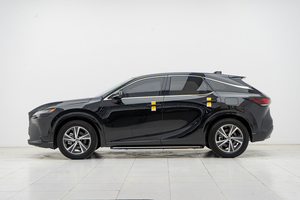 Lexus <span class=keywords><strong>RX</strong></span> 2024 350h AWD Edizione Lusso Usata, Interni in Pelle Scura, Cerchi R19, Tetto Panoramico, <span class=keywords><strong>7</strong></span>.800 Miglia, Guida a Sinistra - Product Image 2