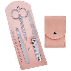Kit de Manicura 7 en 1 de Acero Inoxidable con Tijeras de Belleza, Limpiador de Oídos, Lima de Uñas, Cortaúñas Profesional y Bolsa de PU - Product Image 1