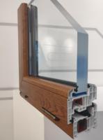 Fenêtre et porte battantes personnalisées en PVC de style européen avec ouverture en verre trempé UPVC pour chambre à coucher cuisine salle de bain
