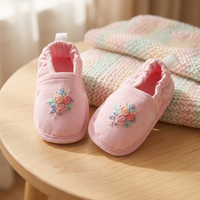 Zapatos de Bebé para Niñas, Diseño Floral, Estilo Slip-On, Bordado a Mano, Color Menta, Tejido de Punto Ignífugo, No Tóxico, Certificado OEKO-TEX