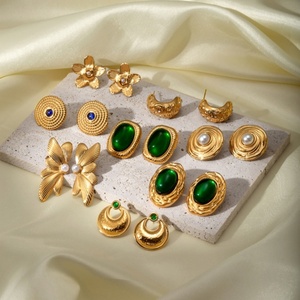 Bijoux de mode européens et américains en gros, boucles d'oreilles en acier inoxydable plaqué or 18 carats avec perles et pierres précieuses incrustées pour femmes - Product Image 2