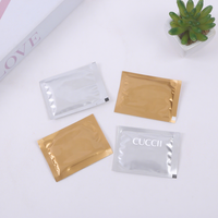 Lingettes humides non tissées avec logo personnalisé en feuille d'or, paquet individuel de voyage, lingettes nettoyantes jetables pour la restauration, les hôtels, les restaurants et les plats à emporter