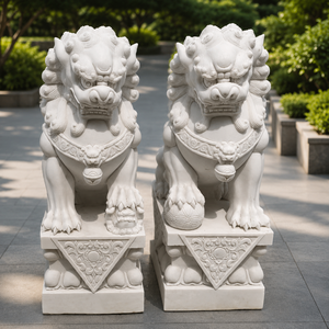 Coppia di Statue di Leoni in Marmo, Grandi Sculture Guardiane in Pietra per Ingresso Villa o Cancello - Product Image 2