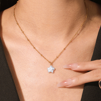 Collier pour femme en acier inoxydable avec chaîne, étoile baroque et perle d'eau douce – Design élégant, vente en gros, approvisionnement en vrac
