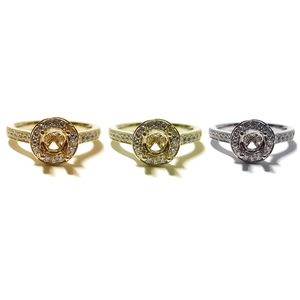 Bagues de fiançailles et de mariage personnalisées en or blanc 18 carats avec pavé de diamants véritables, style classique, pour femme - Product Image 4