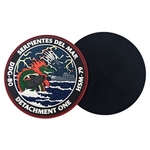 Patch en caoutchouc 3D personnalisé à thermocoller, Badge en PVC souple personnalisé à transfert thermique, Patch logo en relief durable pour vêtements et accessoires - Product Image 1