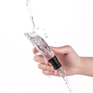 Cadeau pour les amateurs de vin rouge et blanc, bec verseur aérateur portable en acrylique et silicone écologique avec trous d'aération - Product Image 2