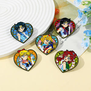 Broches de Metal Esmaltado con Diseños Nuevos al por Mayor, 4000 Tipos de Broches con Logotipo Bonito, Serie Sailor Moon, Broches para <span class=keywords><strong>Cuello</strong></span> - Product Image 3