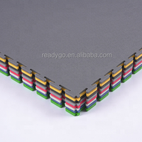 Carreaux de sol en plastique autostatiques de 8mm, pièces imbriquantes pour atelier de sol conducteur en pvc esd