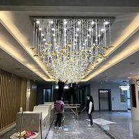Lustre rectangulaire en verre étoile à quatre branches avec base en acier inoxydable, suspension LED à trois couleurs et intensité variable pour hall d'hôtel et décoration artistique