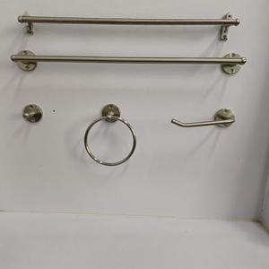Juego de Toalleros de Acero Inoxidable, Diseño Minimalista para Montar en la Pared, Accesorios de Baño, Acabado Cromado, Material de Hierro - Product Image 2