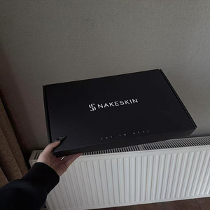 กล่องฟองน้ำทำจากกระดาษลูกฟูกสีสันสดใสพิมพ์ลายการ์ตูนพิมพ์โลโก้ที่กำหนดเองสำหรับใส่เสื้อผ้าหรูหราระดับไฮเอนด์ - Product Image 4