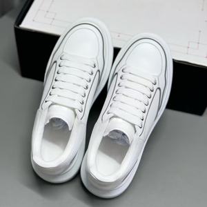 Baskets de sport unisexes de luxe de haute qualité, style streetwear décontracté, confortables pour la marche, à semelle épaisse et rehaussante, design original - Product Image 6