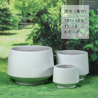 Pots et jardinières en céramique blanche robuste pour une exposition en extérieur toute l'année