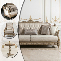 Ensemble de canapés classiques néoclassiques de luxe, sculptés à la main, en soie satinée dorée de Turquie, pour les salons de maisons de prestige