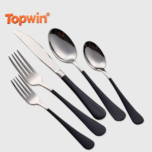 Juego de Cubiertos de Acero Inoxidable 18/0 Negro de 20 Piezas, 4 Cubiertos con Mango Negro, Tenedores, Cucharas, Cuchillos, Servicio de Cubiertos Negros Plateados - Product Image 1