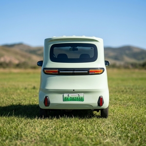 Mini Auto Elettrica a 4 Ruote con Cabina Chiusa per Adulti, Micro EV per Spostamenti Urbani a Breve Distanza - Product Image 4